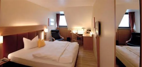Avenon Privathotel Schwaiger Hof Отель Швайг-бай-Нюрнберг
